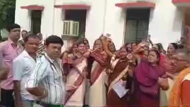 पयागपुर: पयागपुर सीएचसी पर मानदेय न मिलने से नाराज आशा कार्यकत्री ने अधीक्षक को सौंपा ज्ञापन