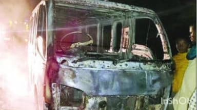 बाभूळगाव: करळगाव घाटात धावत्या मॅक्झिमोने घेतला अचानक पेट,सुदैवाने जीवितहानी नाही