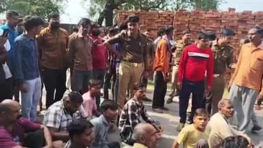 कौंच: ग्राम अंडा में जलभराव से परेशान ग्रामीणों ने सड़क पर जाम लगाकर किया प्रदर्शन, कोंच-एट मार्ग पर घंटों यातायात ठप