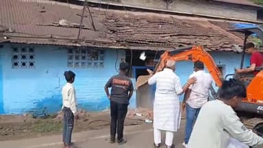 सागर नगर: धर्मश्री से मोतीनगर चौराहे तक सड़क चौड़ीकरण में निगम की कार्रवाई, बी.एस. जैन परिवार के मकान पर भी चला बुलडोजर