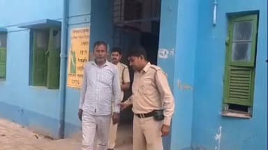 পূর্বস্থলী ১: নাদনঘাটে প্রকাশ্য দিবালোকে সরকারি জমিতে থাকা গাছ কেটে পাচারের ঘটনায় গ্রেপ্তার সমবায় সমিতির ম্যানেজার