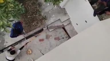 चम्पावत: चंपावत जीआईसी के पास डॉक्टर एमपी जोशी के आवासीय भवन में घुसा किंग कोबरा, वन विभाग ने किया रेस्क्यू