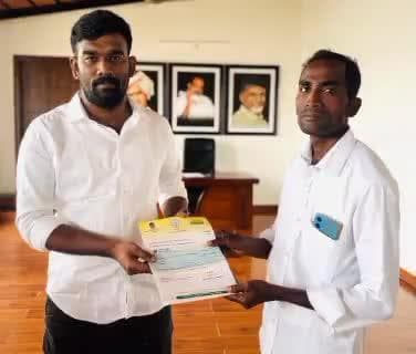 ధర్మవరం టీడీపీ కార్యాలయంలో సీఎంఆర్ఎఫ్ చెక్కులు పంపిణీ చేసిన పరిటాల.