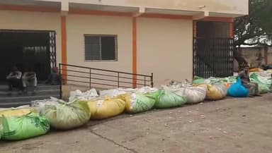 बड़वानी: बड़वानी कृषि उपज मंडी में कपास के कम भाव और अव्यवस्थाओं पर किसानों ने जताई नाराज़गी