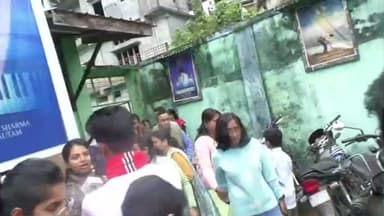 উত্তৰ লক্ষীমপুৰ: নগৰৰ বিশ্ব টকিজত ৰৈ ৰৈ বিনালেৰ তৃতীয় দিনা প্ৰথম দৰ্শনী চাই চকুলো নিগৰাই ওলাই আহিল দৰ্শক