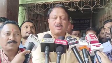 ଭଦ୍ରକ ଗ୍ରାମାଞ୍ଚଳ: ଭଦ୍ରକରେ ହୃତାତ୍ମା ଦିବସ ଅବସରରେ ବିଶ୍ଵହିନ୍ଦୁ ପରିଷଦ ବଜରଙ୍ଗ ଦଳ ପକ୍ଷରୁ ରକ୍ତ ଭଣ୍ଡାର ରେ ରକ୍ତ ଦାନ ଶିବିର ଅନୁଷ୍ଠିତ