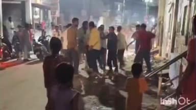 हापुड़: ईदगाह मार्ग पर मामूली कहासुनी के बाद दबंगों ने मजदूरों को जमकर पीटा, मारपीट का वीडियो सोशल मीडिया पर वायरल