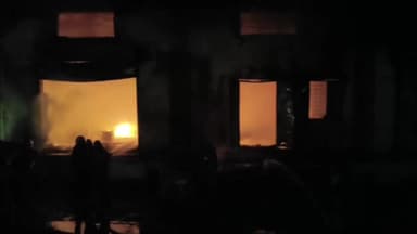 राऊ: राऊ क्षेत्र के केमिकल गोदाम में आग, दो महिलाओं की जलकर मौत