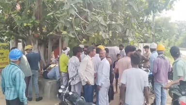 चांपा: कोसमंदा गांव में दो बाइक की आमने-सामने टक्कर, हादसे में बच्चे सहित 5 लोगों को आई चोट, सभी को ले जाया गया अस्पताल