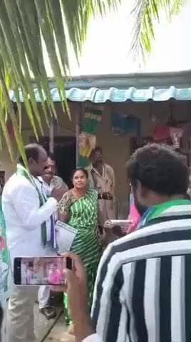 ఆదుర్రులో వైసీపీ కోటి సంతకాల కార్యక్రమం, పాల్గొన్న వైసీపీ కోఆర్డినేటర్ గన్నవరపు శ్రీనివాస్