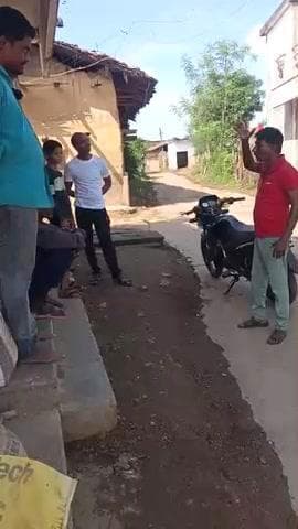 #
Madhya Pradesh ke Balaghat jile ke chhote se gaon katangi block ke gram hathoda mein graminon ko mang ko lekar Shailes