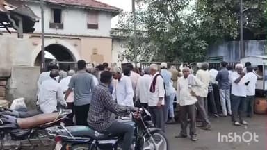 વઢવાણ: વઢવાણ માં ખેતરમાં ભેલાણ બાબતે ખેડૂતોમાં રોષ ખેડૂતોએ વળતર આપવા માંગ કરી પશુઓને પાંજરાપોળમાં ખસેડવામાં આવ્યા