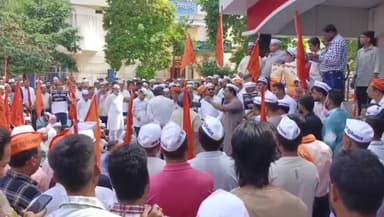 धमतरी: सिंधी समाज ने विशाल रैली निकालकर अमित बघेल की गिरफ्तारी की मांग की, बड़ी संख्या में लोग पहुंचे कोतवाली