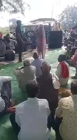 ग्राम पंचायत बड़खेरा तहसील रीठी जिला कटनी मध्यप्रदेश आदिवासी मुहल्ला में नसा मुक्ती आभीयन धरना प्रदर्शन किया गया है