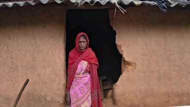 गोइलकेरा: गोईलकेरा के कायदा गांव में हाथियों ने तीन घर किए क्षतिग्रस्त, ग्रामीणों में डर