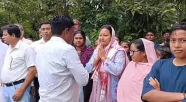 বৰপেটা: বেতবাৰী এম ই স্কুল খেলপথাৰত জুবিন গাৰ্গ স্মৃতিত অনুষ্ঠিত চিকিৎসা শিবিৰ উদ্বোধন কৰে এআইইউডিএফৰ কেন্দ্ৰীয় উপ সভাপতিয়ে