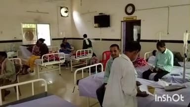 गुरूर: मौसम में परिवर्तन के चलते CHC गुरुर में मरीजों की संख्या बढ़ने लगी, डॉक्टरों ने सावधानी बरतने की दी सलाह