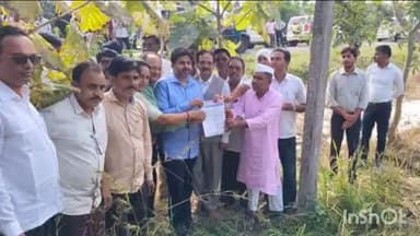 गोरेगाव: तालुक्यातील बोटे परिसरात पालकमंत्री इंद्रनील नाईक यांनी अवकाळी पावसामुळे नुकसान झालेल्या धान पिकाची केली पाहणी