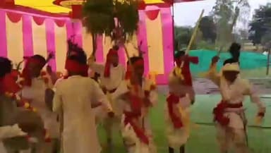 मंडला: आदिवासी बालक आश्रम शाला उमरिया में सांस्कृतिक कार्यक्रम, बच्चों के अहीरी नृत्य ने मन मोहा