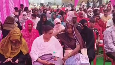 रामपुर: अजीमनगर SHO खिमोतिया ने बख्ती गांव में चौपाल लगाकर लोगों को नए कानून की जानकारी दी और साइबर अटैक से बचने के उपाय बताए