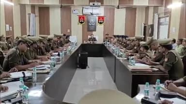 प्रतापगढ़: पुलिस लाइन में एसपी दीपक भूकर की अध्यक्षता में हुई अपराध गोष्ठी, अपराध नियंत्रण को लेकर दिए गए सख्त निर्देश