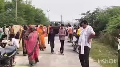 बिधूना: बेला थाना क्षेत्र के मढ़हादासपुर गांव के बाहर पेड़ से लटका मिला युवक का शव, घटना की जांच में जुटी पुलिस