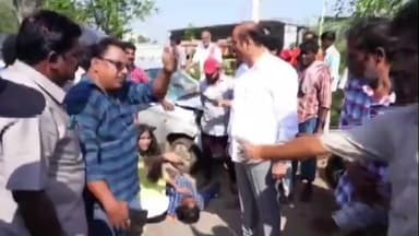 ప్రమాదానికి గురై గాయపడినవ్యక్తిని మంత్రి కాన్వాయ్ లో విజయవాడతరలించి మరోసారి తన దాతృత్వాన్ని చాటుకున్న మంత్రి పార్థసారథి