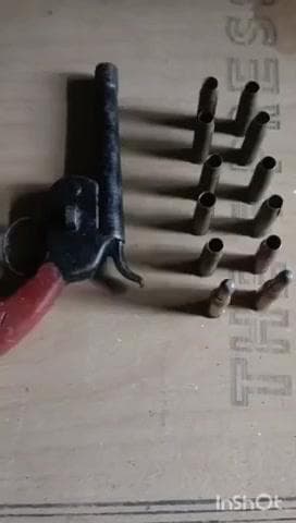 पालीगंज: फतेहपुर गांव में पुलिस ने छापेमारी कर देसी कट्टा, कारतूस और खोखा किया बरामद