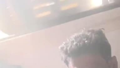 चक्रधरपुर: ट्रेन में यात्री का मोबाइल चोरी करते हुए एक व्यक्ति पकड़ा गया, चक्रधरपुर आरपीएफ के हवाले