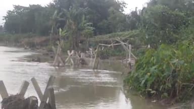 সৃজনগ্ৰাম: কাছাৰীপেটীত আই নৈৰ তীব্ৰ গৰাখনীয়া পৰিদৰ্শন কৰে উচ্চ ন্যায়ালয়ৰ অধিবক্তা তথা ৰাইজৰ দলৰ প্ৰত্যাশী প্ৰাৰ্থী পাৰভেজ ৰহমানে