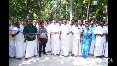 തിരൂര്: ഒഴൂർ ഗ്രാമപഞ്ചായത്തിലെ കോൺക്രീറ്റ് ചെയ്ത ചുരങ്ങര - ഹാജിപടി റോഡിൻ്റെ ഉദ്ഘാടനം മന്ത്രി അബ്ദുറഹ്മാൻ നിർവ്വഹിച്ചു