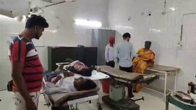 महोबा: लौड़ी रोड पर भीषण सड़क हादसे में बाइक और ट्रैक्टर की टक्कर, मां-पुत्र समेत तीन घायल, दो की हालत नाजुक