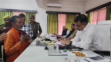 ललितपुर: डीएम के सामने पीड़ित ने आत्महत्या की चेतावनी दी, BJP जि.प.अ. पर जमीन कब्जा का आरोप, डिप्टी सीएम के निर्देश पर नहीं मिला न्याय