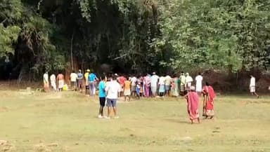 ଜଳେଶ୍ବର: ଗୋଠଛଡା ହାତୀ ଅସୁସ୍ଥ,ବନ ବିଭାଗ ପକ୍ଷରୁ ଅସୁସ୍ଥ ହାତୀର ଚିକିତ୍ସା,ଏଭଳି ଦୃଶ୍ୟ ଦେଖିବାକୁ ମିଳିଛି ଘଡଘଗା ଗାଁ ନିକଟରେ