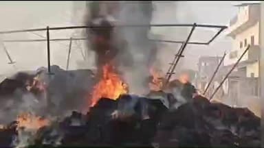 हनुमानगढ़: आग लगने से पराली से भरी ट्रैक्टर-ट्रॉली जलकर हुई राख, जंक्शन की खूंजा में विद्युत तारों की चपेट में आई ट्रैक्टर ट्रॉली