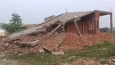 रामपुर: चार दिन पहले ताशका के जंगल में आरडीए के अफसरों ने पीएम आवास से बने मकान को जमीदोज किया, स्थिति अभी तक साफ नहीं