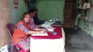 নানুর: কীর্ণাহার রিন্টিস্ স্টাডি সেন্টারে একাংশ মহিলা পড়ুয়া রক্তদান করে এলাকায় নজির স্থাপন করলেন