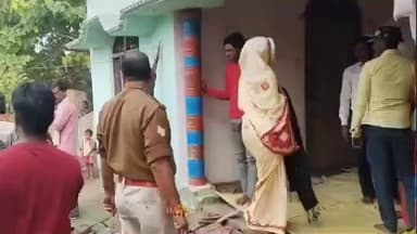 बिसवां: थानगांव क्षेत्र में धर्म परिवर्तन के आरोप में बजरंग दल के कार्यकर्ताओं ने 5 लोगों को पकड़कर पुलिस के सुपुर्द किया