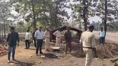 शाहगढ़: एसडीएम और तहसीलदार ने नेशनल हाईवे के पास हुए अतिक्रमण को हटाया