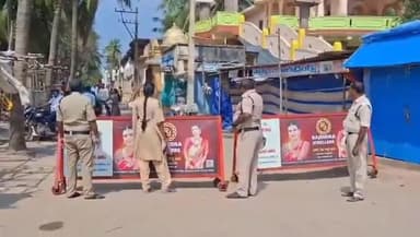 నరసాపురం: ఆదివారం పేరుపాలెం బీచ్ లోనికి సందర్శకులను అనుమతించని పోలీసులు