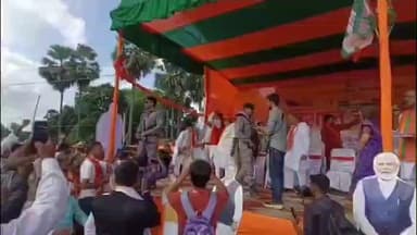 केवटी रनवे: केवटी विधानसभा में जनसभा, सांसद अशोक यादव और गृह मंत्री हुए शामिल, मुस्लिम समुदाय पर दिया विवादित बयान