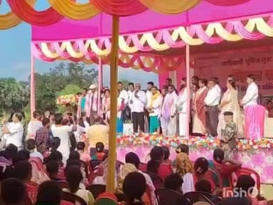 घाटशिला: भादुवा गांव में आदिवासी भूमिज मुंडा समाज के मिलन समारोह में शामिल हुए पूर्व मुख्यमंत्री चंपई सोरेन