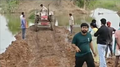 कटरा: कटरा प्रखंड में बाढ़ से टूटी सड़कों की मरम्मत शुरू, कई जगहों पर चुनाव में नाव का सहारा