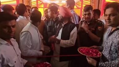 स्वार: उत्तर प्रदेश राज्य मंत्री बलदेव सिंह औलख ने नगर में एसबीआर हॉस्पिटल का फिता काटकर किया शुभारंभ