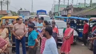 জামুরিয়া: জলের দাবিতে রাস্তায় নেমে বিক্ষোভ, ৬০ নম্বর জাতীয় সড়ক অবরোধে উত্তেজনা,
তীব্র জলসংকটে ক্ষুব্ধ স্থানীয়রা জামুরিয়ায়