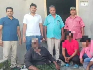 పెదకూరపాడు రైల్వే స్టేషన్ వద్ద పేకాటరాయుళ్ల అరెస్ట్