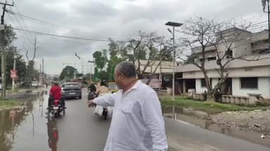 हज़ारीबाग: एनएच सड़क की बदहाली पर समाजसेवी अभिषेक कुमार का फूटा गुस्सा, कहा- अधिकारियों को एसी रूम से बाहर निकलना चाहिए