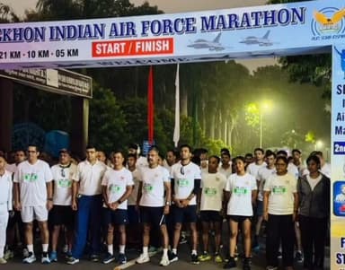 कानपुर: कानपुर एयर फोर्स स्टेशन पर मैराथन का आयोजन, परमवीर चक्र विजेता निर्मल जीत ने सिखों की स्मृति में किया