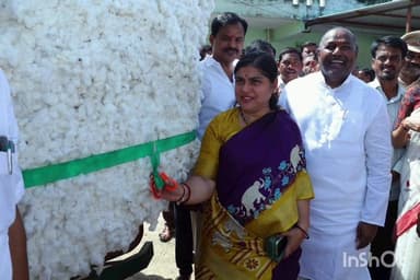 నెక్కొండ: నెక్కొండ లో పత్తి కొనుగోలు కేంద్రాన్ని ప్రారంభించిన ఎమ్మెల్యే