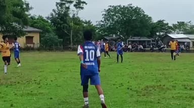 পশ্চিম ডিব্ৰুগড়: খোৱাং সমষ্টিৰ গৰুধৰীয়াত অসীম হাজৰিকা অনুৰাগী মঞ্চৰ উদ্যোগত অনুষ্ঠিত হয় সমন্বয় ফুটবল প্ৰতিযোগিতা